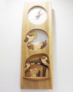 待合室の壁掛け時計です